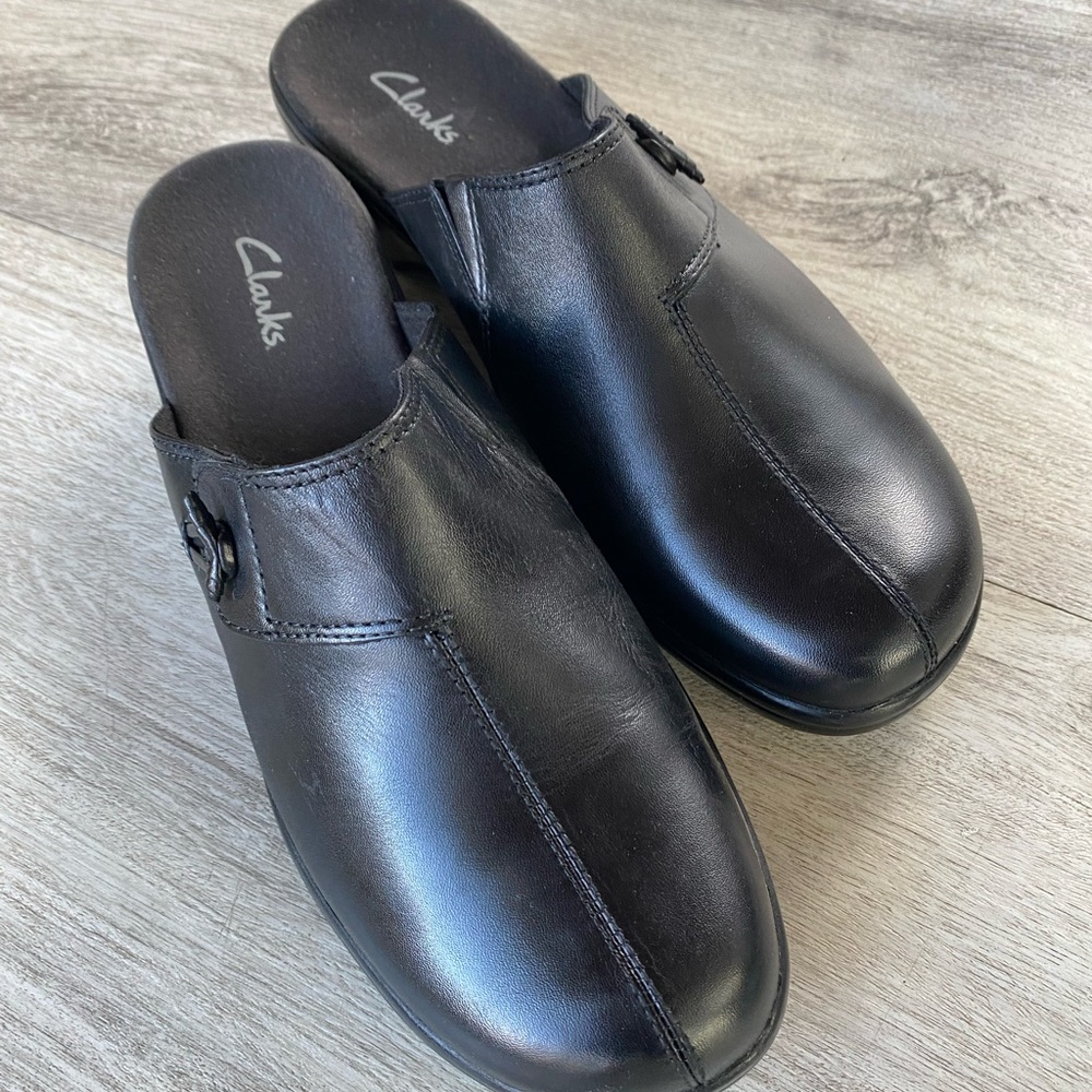 Clarks Women's Black Leather Flats